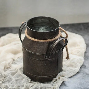 Vaso Vintage em Metal – Charme Europeu para sua Casa